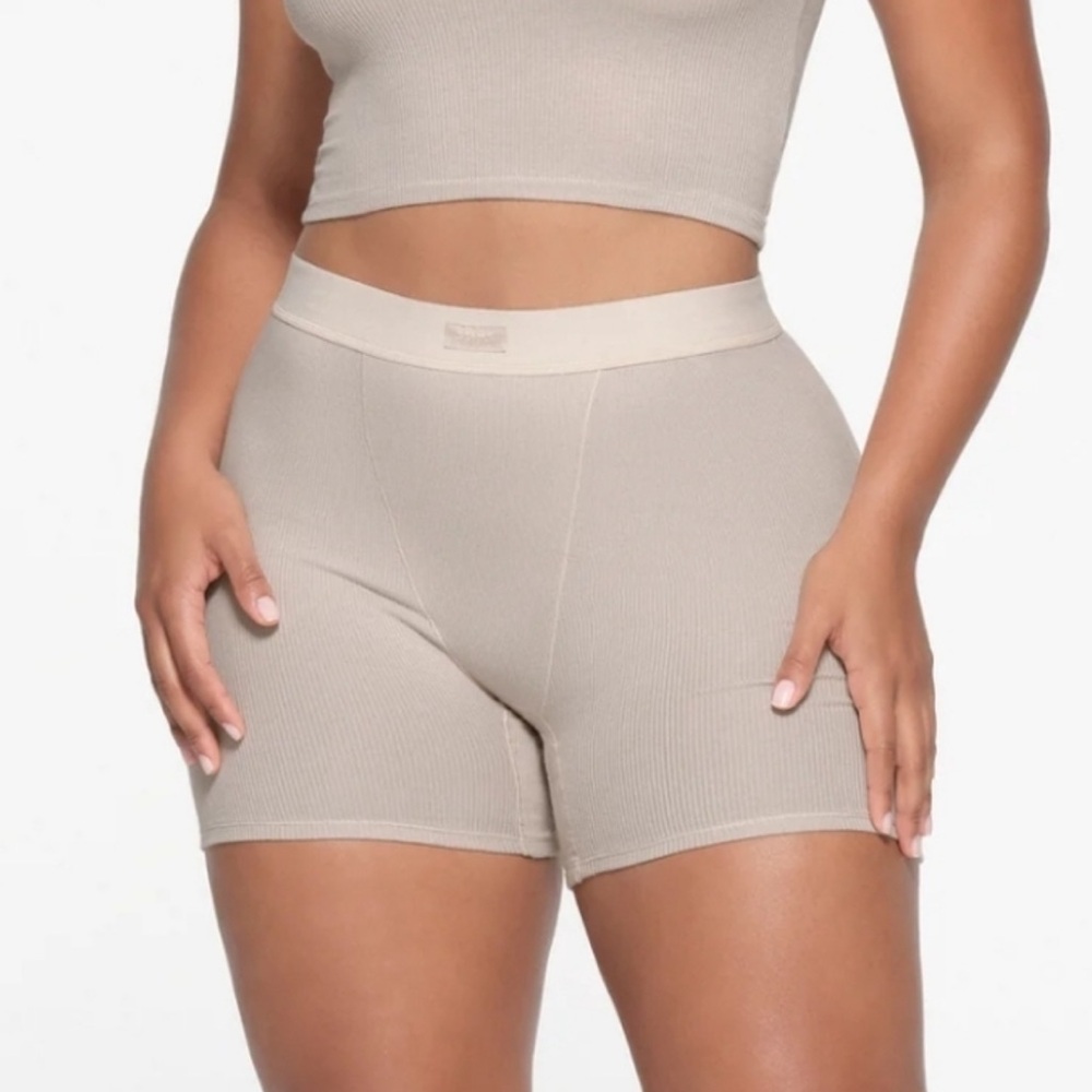 SKIMS NWT Women’s Cotton Ribbed Boxers- Stone 2X